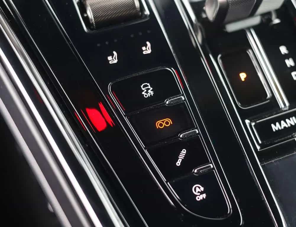 Aston Martin DB12 4.0 V8 | 360 camera - Scheckheft 05/2025-photo-31