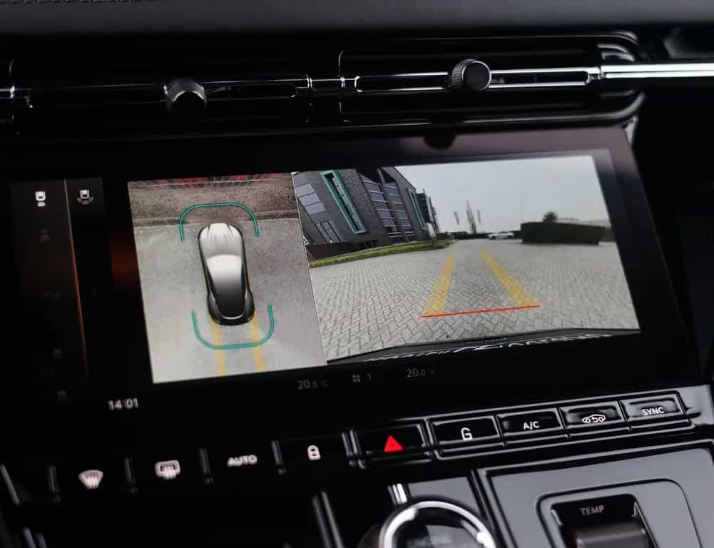 Aston Martin DB12 4.0 V8 | 360 camera - Scheckheft 05/2025-photo-35