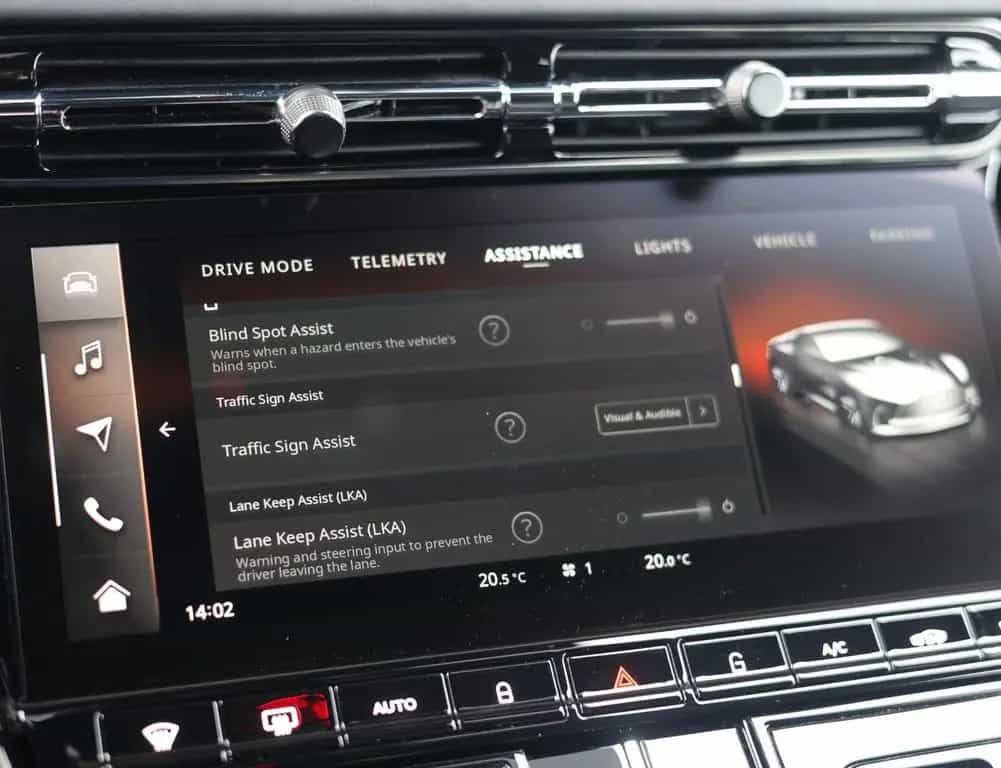 Aston Martin DB12 4.0 V8 | 360 camera - Scheckheft 05/2025-photo-38