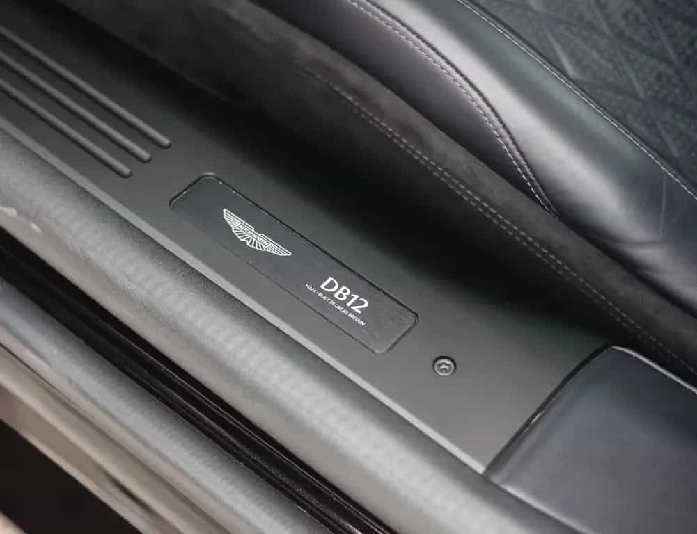 Aston Martin DB12 4.0 V8 | 360 camera - Scheckheft 05/2025-photo-4
