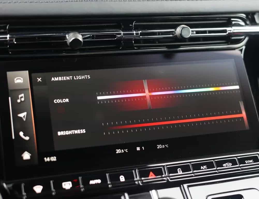 Aston Martin DB12 4.0 V8 | 360 camera - Scheckheft 05/2025-photo-40