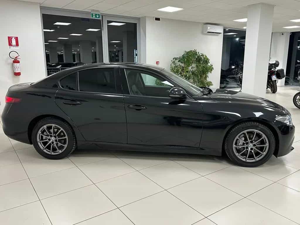 Alfa Romeo Giulia 2.2 Turbodiesel 190 CV AT8 201 08/2019-photo-3