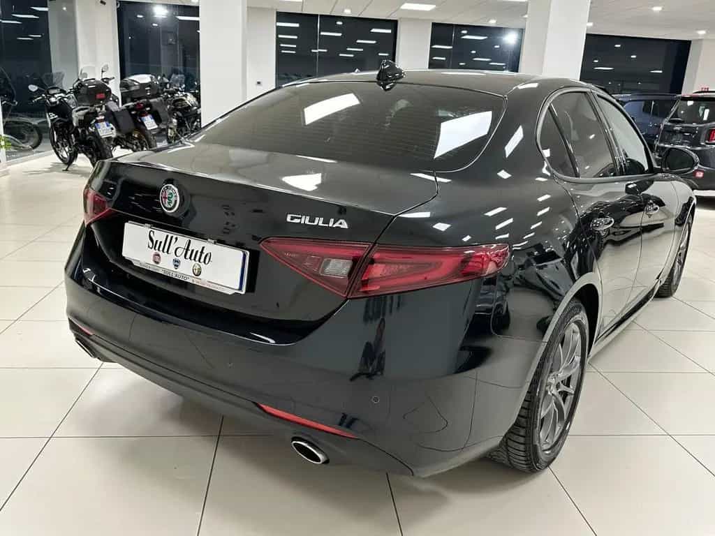 Alfa Romeo Giulia 2.2 Turbodiesel 190 CV AT8 201 08/2019-photo-4