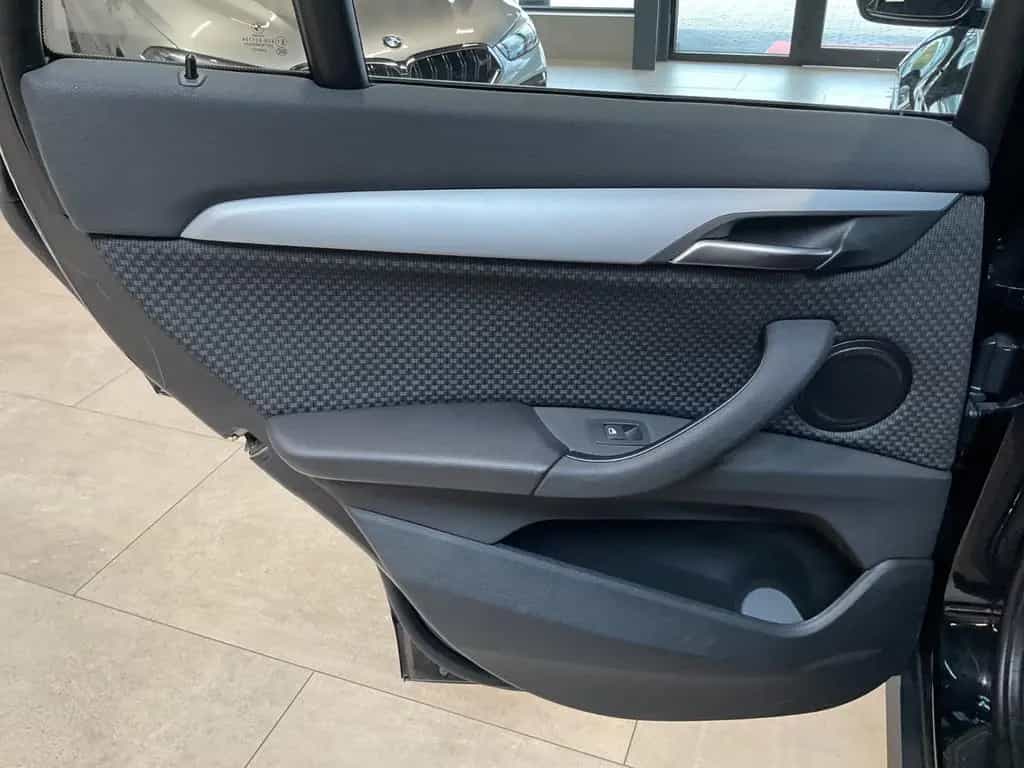 BMW X1 sDr. 18i Advantage AHK Navi BT Sitzh. PDC 17" 02/2019-photo-48