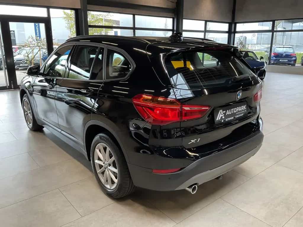BMW X1 sDr. 18i Advantage AHK Navi BT Sitzh. PDC 17" 02/2019-photo-4