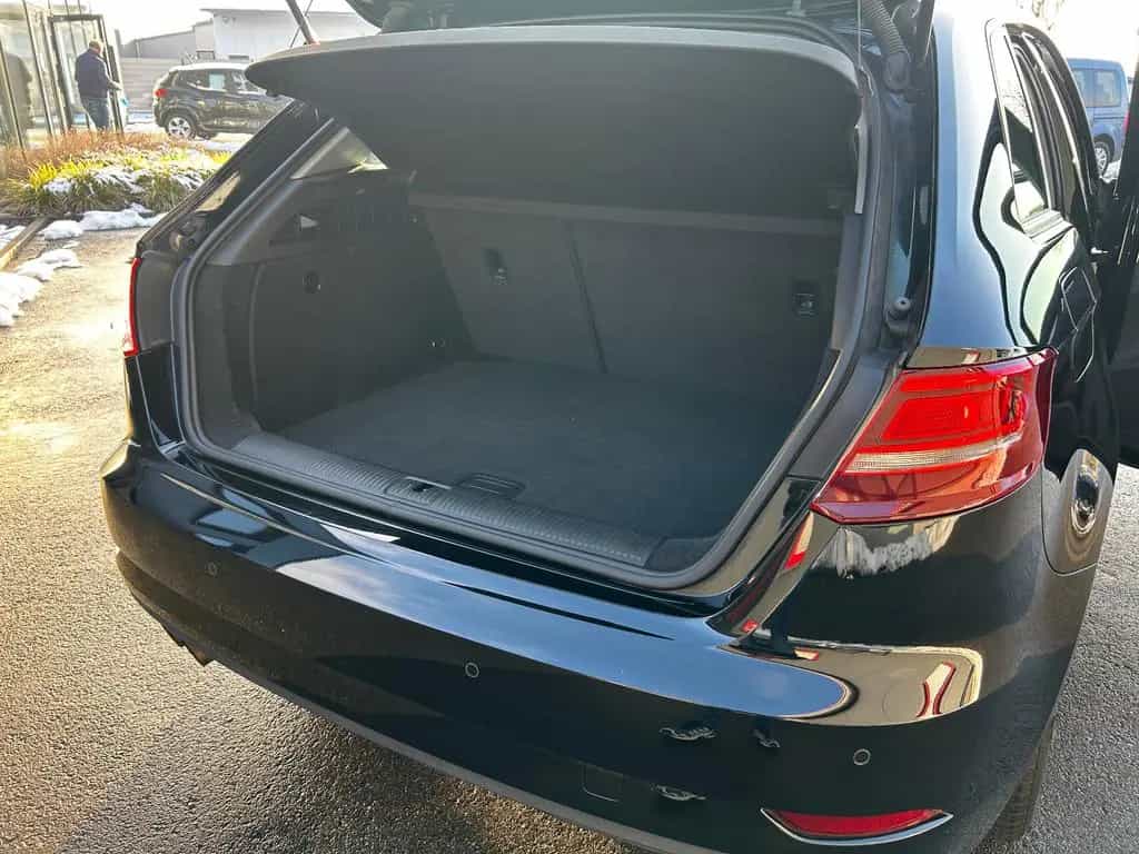Audi A3 Sportback 10/2017-photo-11