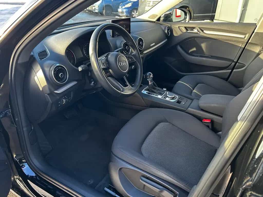 Audi A3 Sportback 10/2017-photo-13