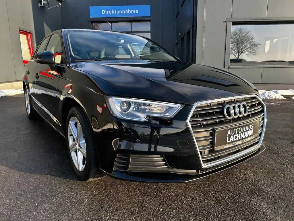 Audi A3 Sportback 10/2017-photo-2