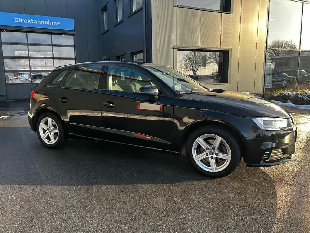 Audi A3 Sportback 10/2017-photo-3