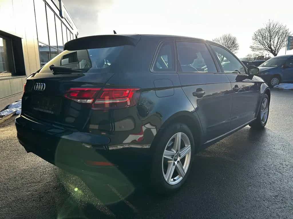 Audi A3 Sportback 10/2017-photo-4