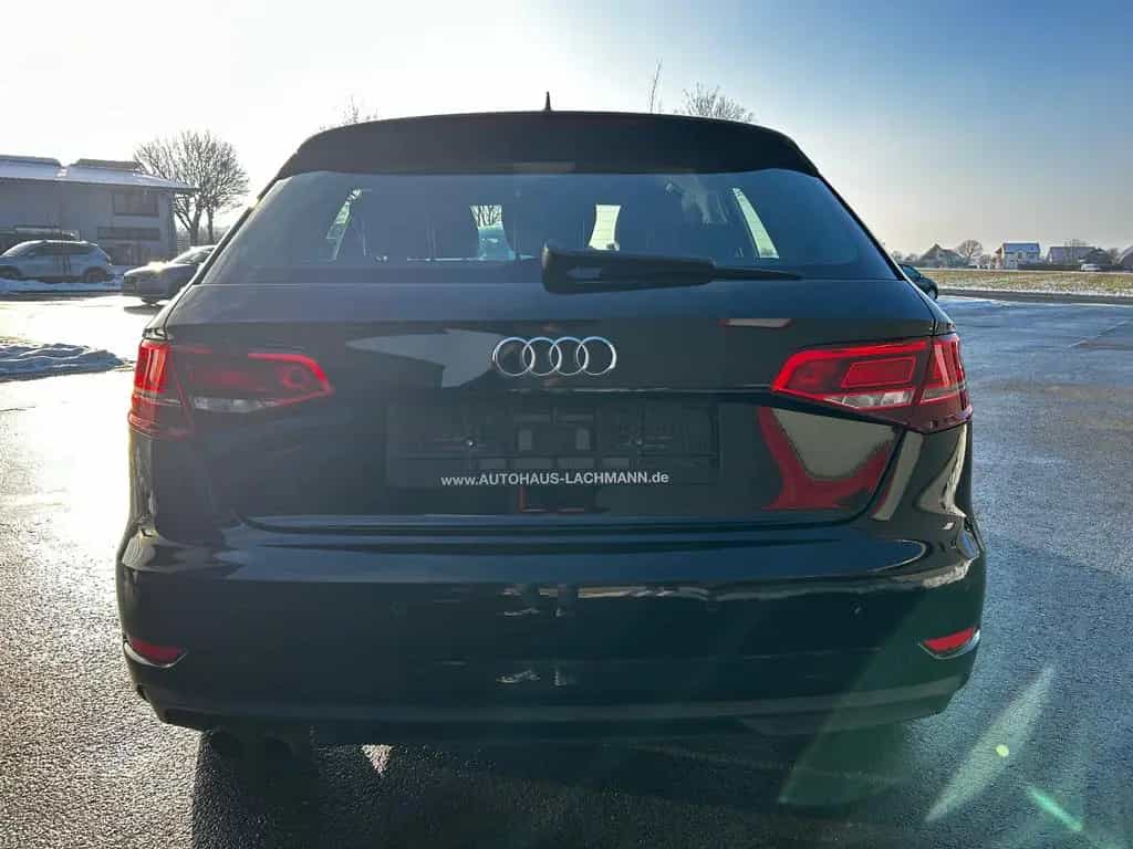 Audi A3 Sportback 10/2017-photo-5