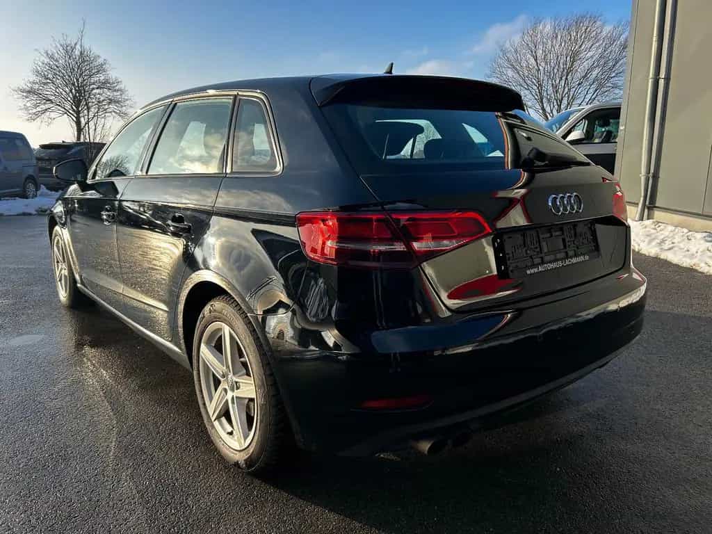 Audi A3 Sportback 10/2017-photo-6