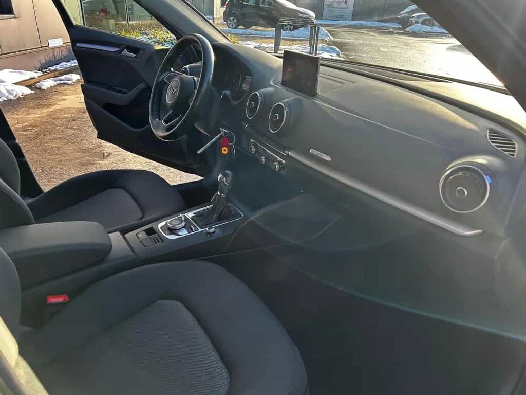 Audi A3 Sportback 10/2017-photo-8