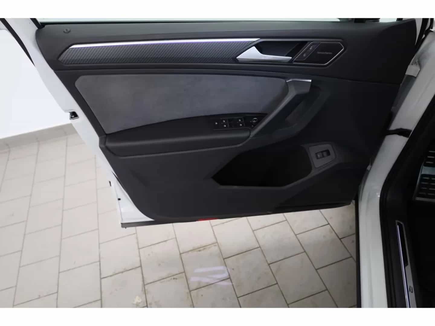 Volkswagen Tiguan 03/2024-photo-13