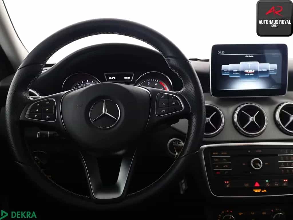 Mercedes-Benz GLA 180 URBAN PANORAMA,BI-XENON,NAVI,SPORTSITZE 07/2016-photo-14