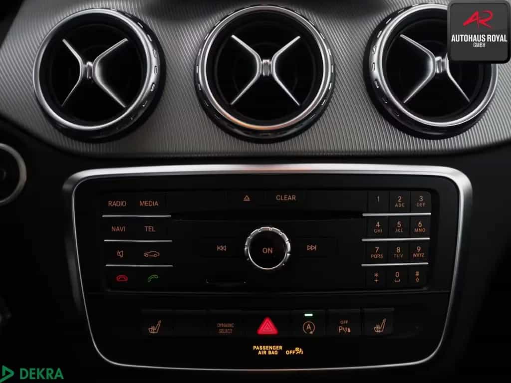 Mercedes-Benz GLA 180 URBAN PANORAMA,BI-XENON,NAVI,SPORTSITZE 07/2016-photo-18
