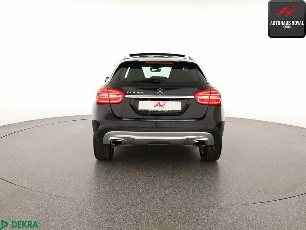 Mercedes-Benz GLA 180 URBAN PANORAMA,BI-XENON,NAVI,SPORTSITZE 07/2016-photo-3