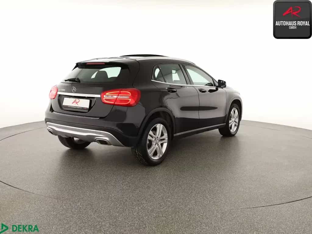 Mercedes-Benz GLA 180 URBAN PANORAMA,BI-XENON,NAVI,SPORTSITZE 07/2016-photo-4