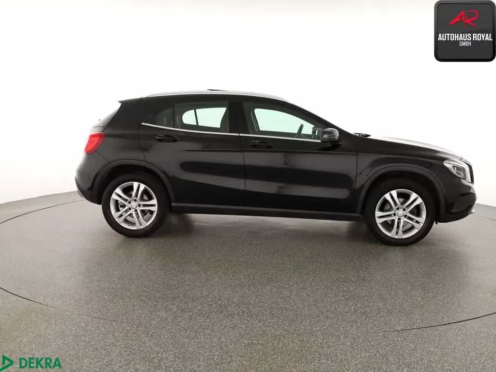 Mercedes-Benz GLA 180 URBAN PANORAMA,BI-XENON,NAVI,SPORTSITZE 07/2016-photo-5