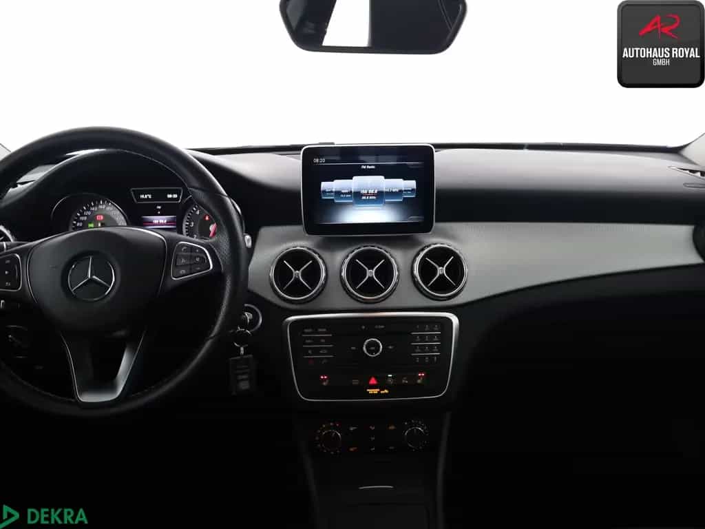 Mercedes-Benz GLA 180 URBAN PANORAMA,BI-XENON,NAVI,SPORTSITZE 07/2016-photo-8