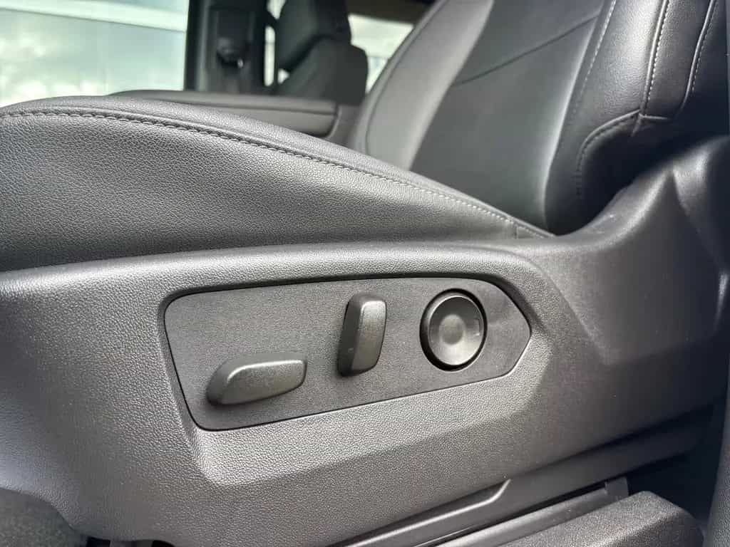 GMC Sierra 5.3 SLT Texas Edition Unfallfrei 1.Hand 01/2025-photo-16