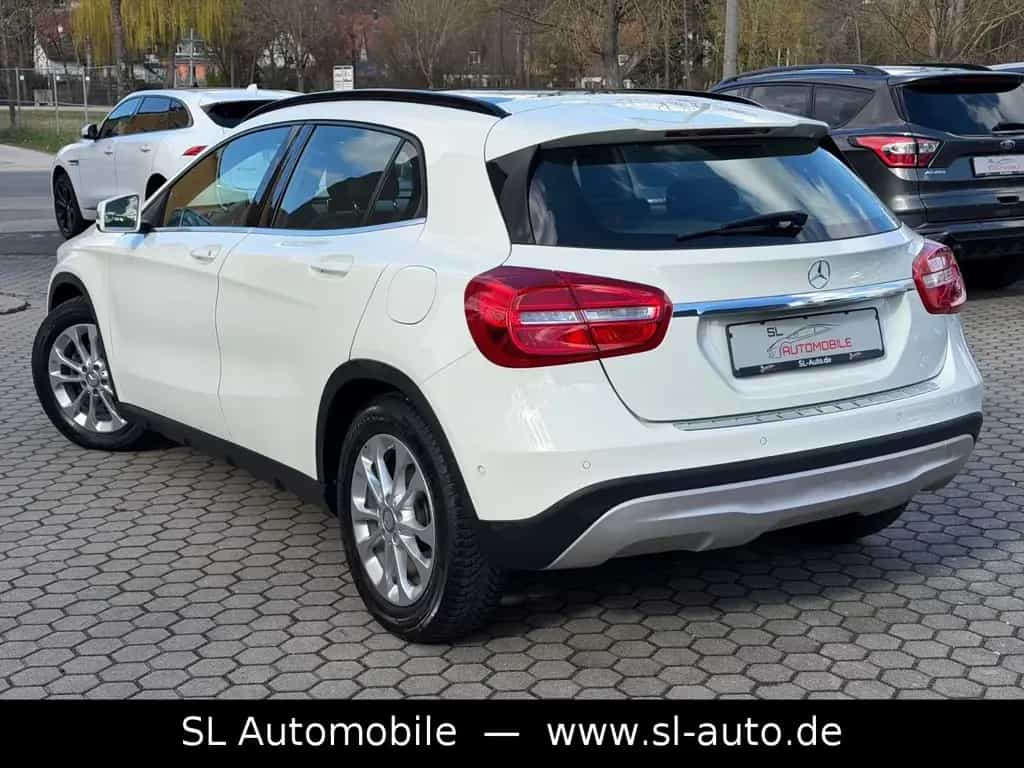 Mercedes-Benz GLA 200 Style  66.000 km. Bi-Xenon Panorama 08/2015-photo-1
