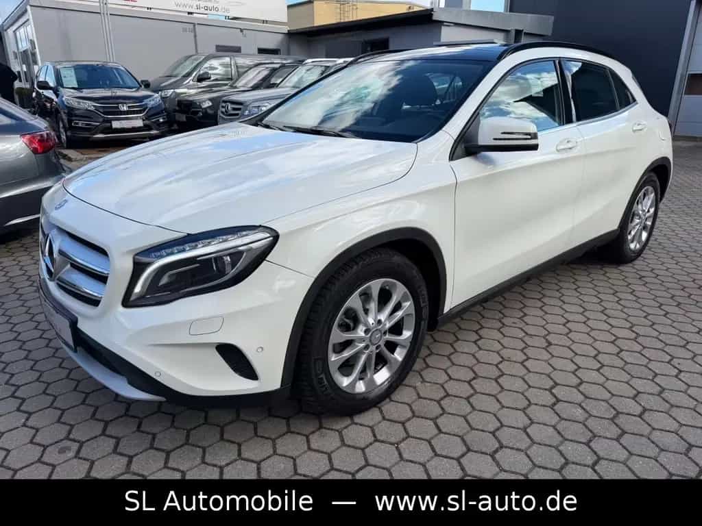Mercedes-Benz GLA 200 Style  66.000 km. Bi-Xenon Panorama 08/2015-photo-10