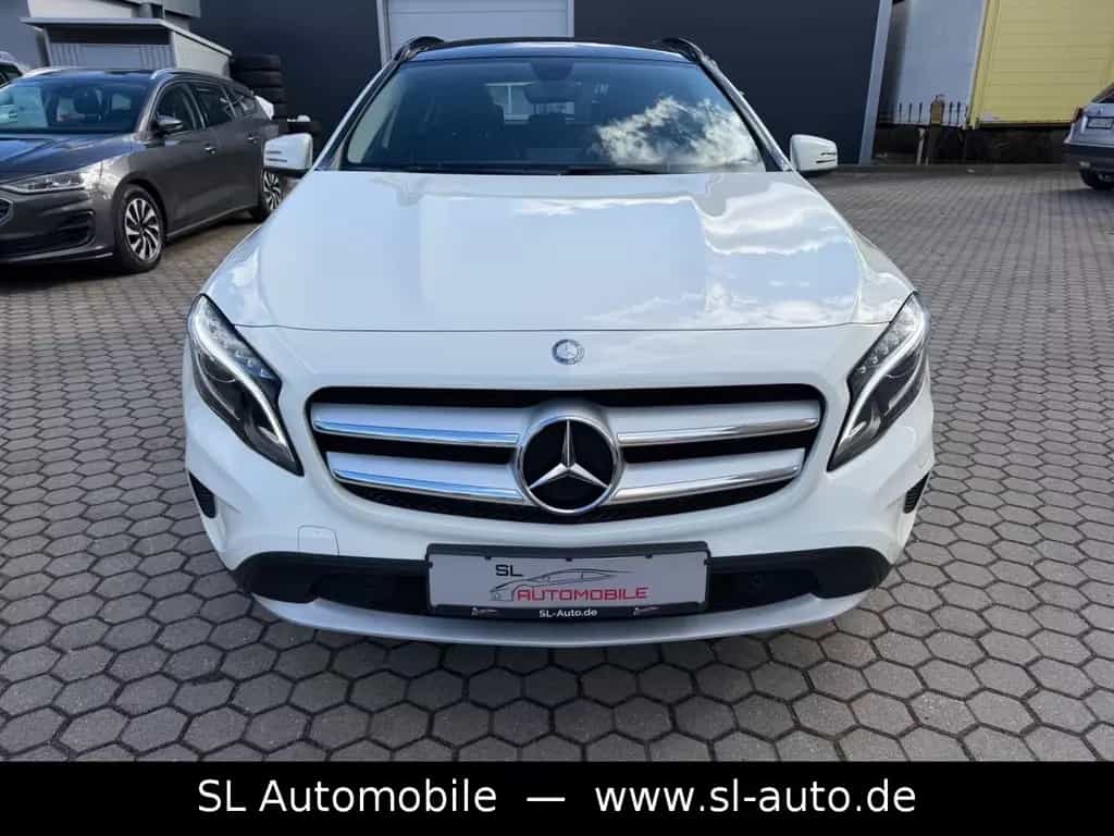 Mercedes-Benz GLA 200 Style  66.000 km. Bi-Xenon Panorama 08/2015-photo-11