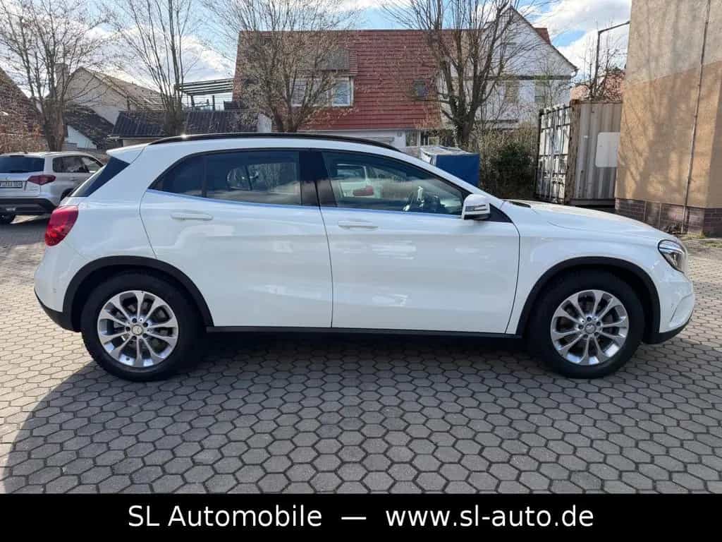 Mercedes-Benz GLA 200 Style  66.000 km. Bi-Xenon Panorama 08/2015-photo-13