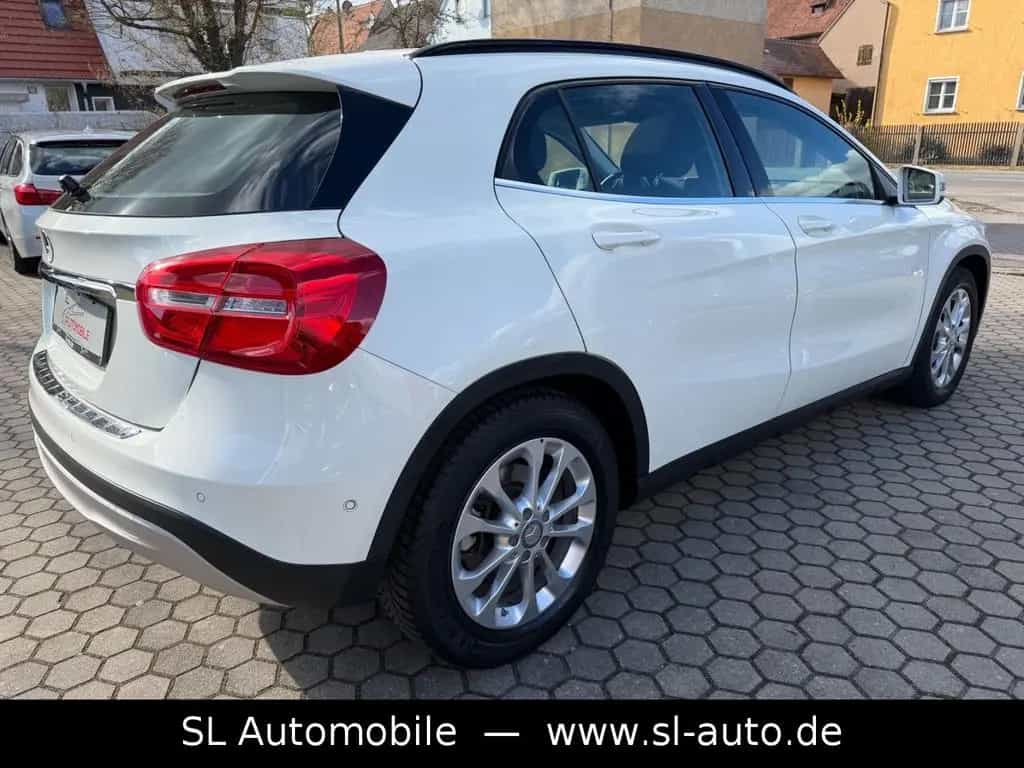 Mercedes-Benz GLA 200 Style  66.000 km. Bi-Xenon Panorama 08/2015-photo-14