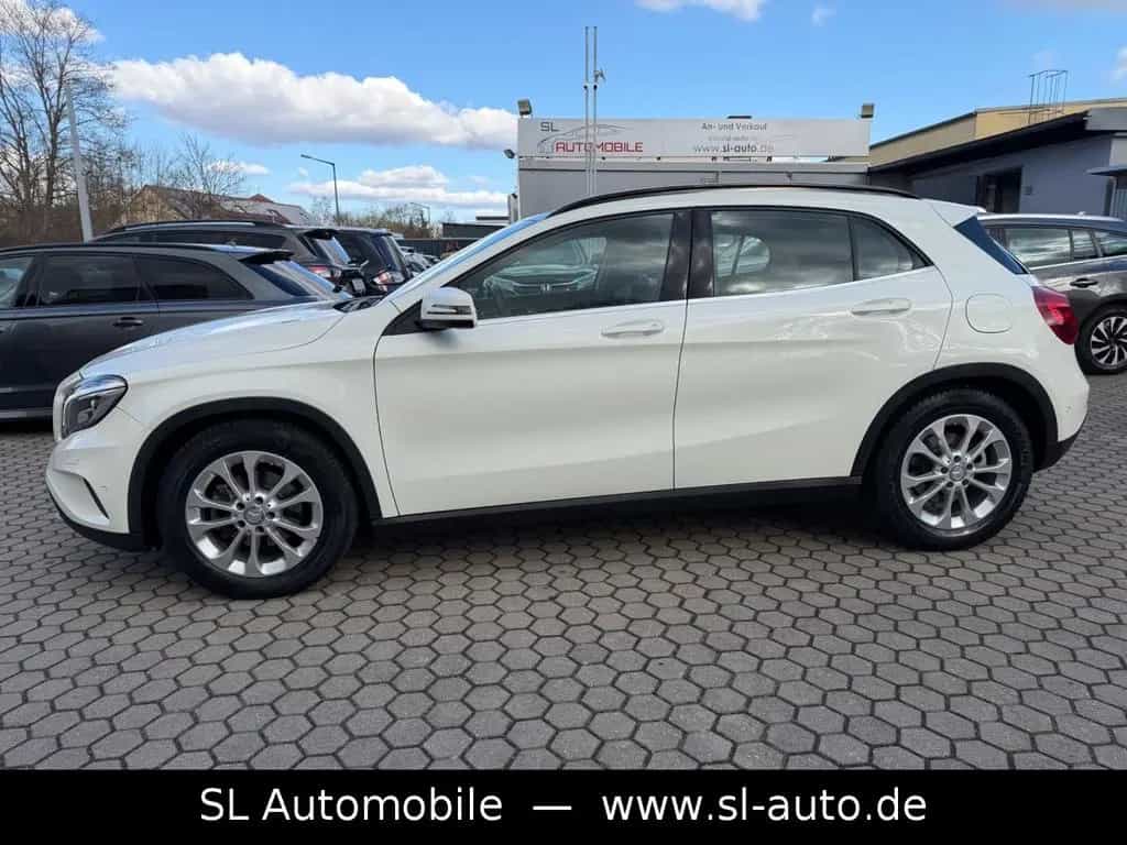 Mercedes-Benz GLA 200 Style  66.000 km. Bi-Xenon Panorama 08/2015-photo-17