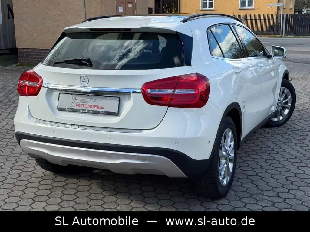 Mercedes-Benz GLA 200 Style  66.000 km. Bi-Xenon Panorama 08/2015-photo-3
