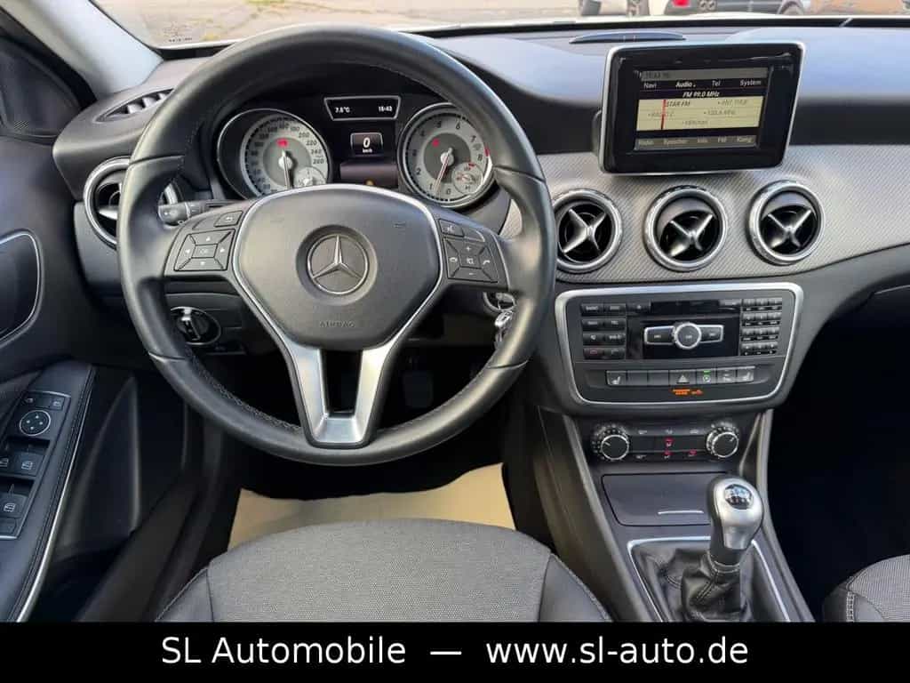 Mercedes-Benz GLA 200 Style  66.000 km. Bi-Xenon Panorama 08/2015-photo-7