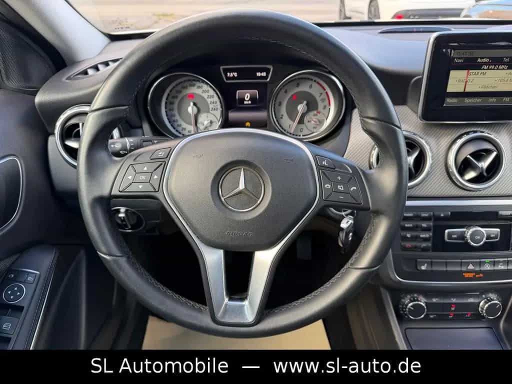 Mercedes-Benz GLA 200 Style  66.000 km. Bi-Xenon Panorama 08/2015-photo-9