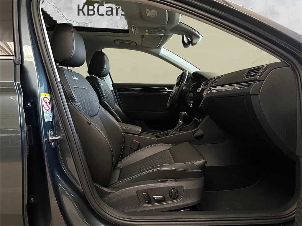 Skoda Superb Combi L&K 4x4*Navi*ViCo*AHK*Canton*Pano 02/2022-photo-10