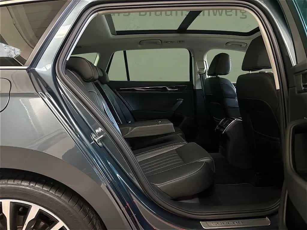 Skoda Superb Combi L&K 4x4*Navi*ViCo*AHK*Canton*Pano 02/2022-photo-15