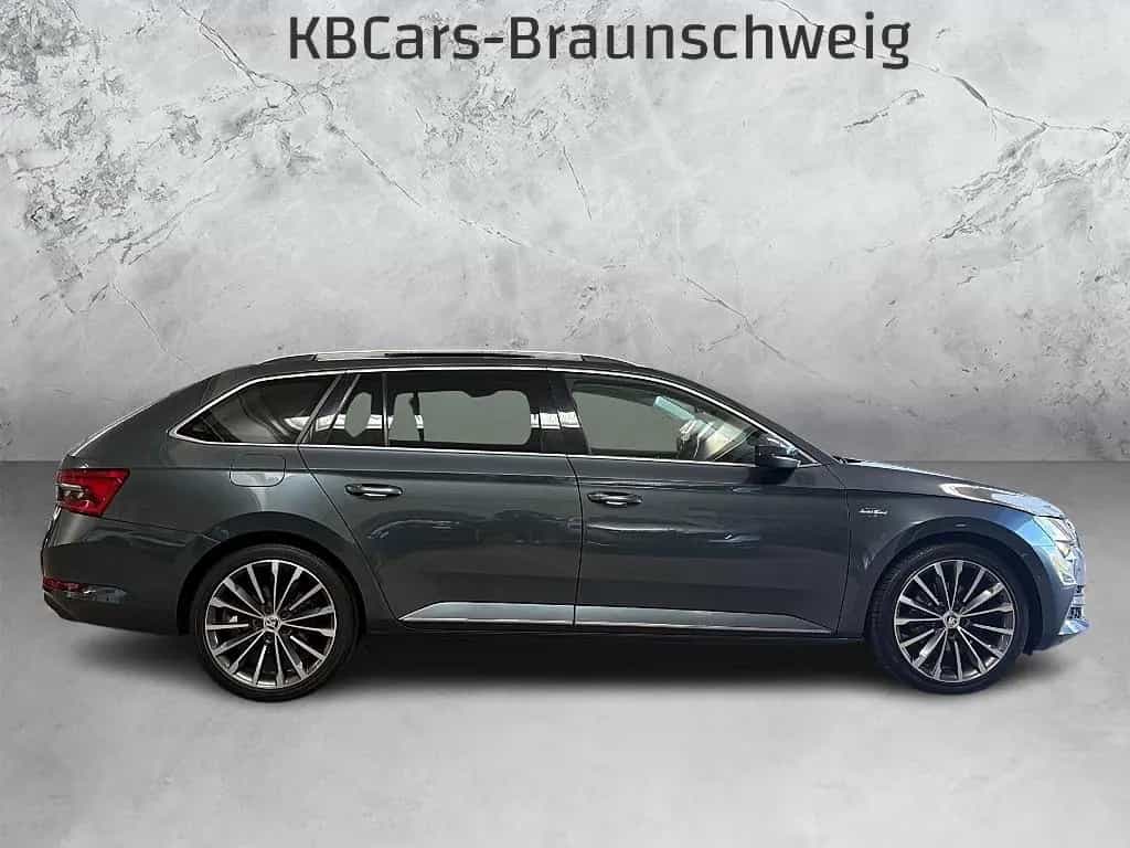 Skoda Superb Combi L&K 4x4*Navi*ViCo*AHK*Canton*Pano 02/2022-photo-4