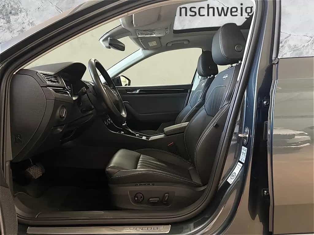 Skoda Superb Combi L&K 4x4*Navi*ViCo*AHK*Canton*Pano 02/2022-photo-9