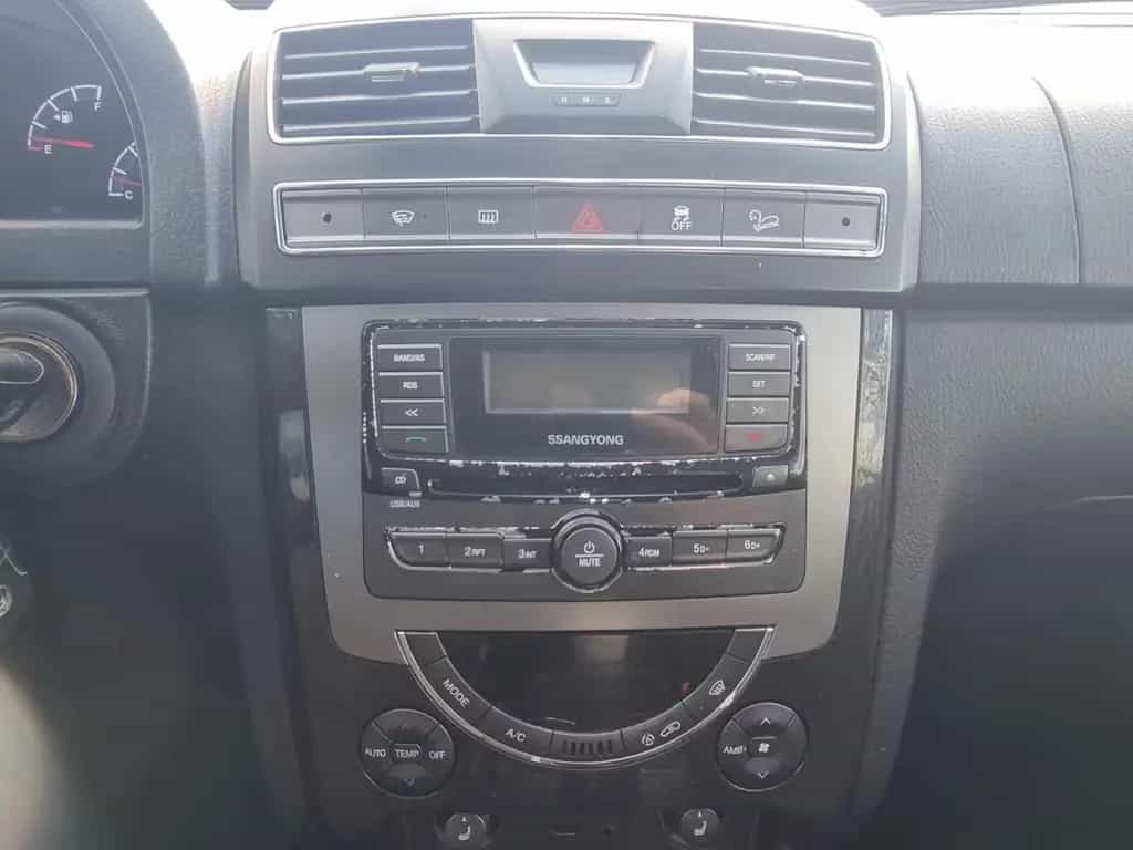 Ssangyong REXTON W Quartz 4WD W4x4/7 Sitzer/AHK Klima 09/2015-photo-18