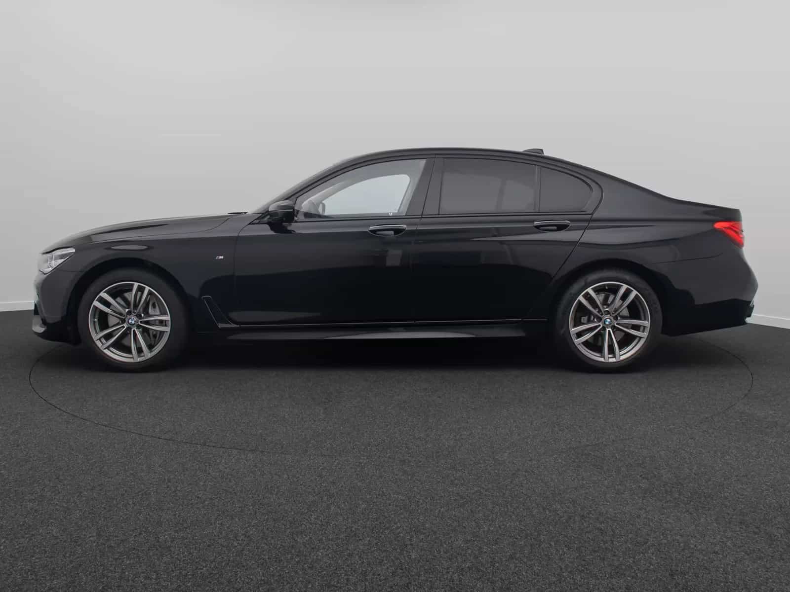 BMW 7 Series 04/2019-photo-10