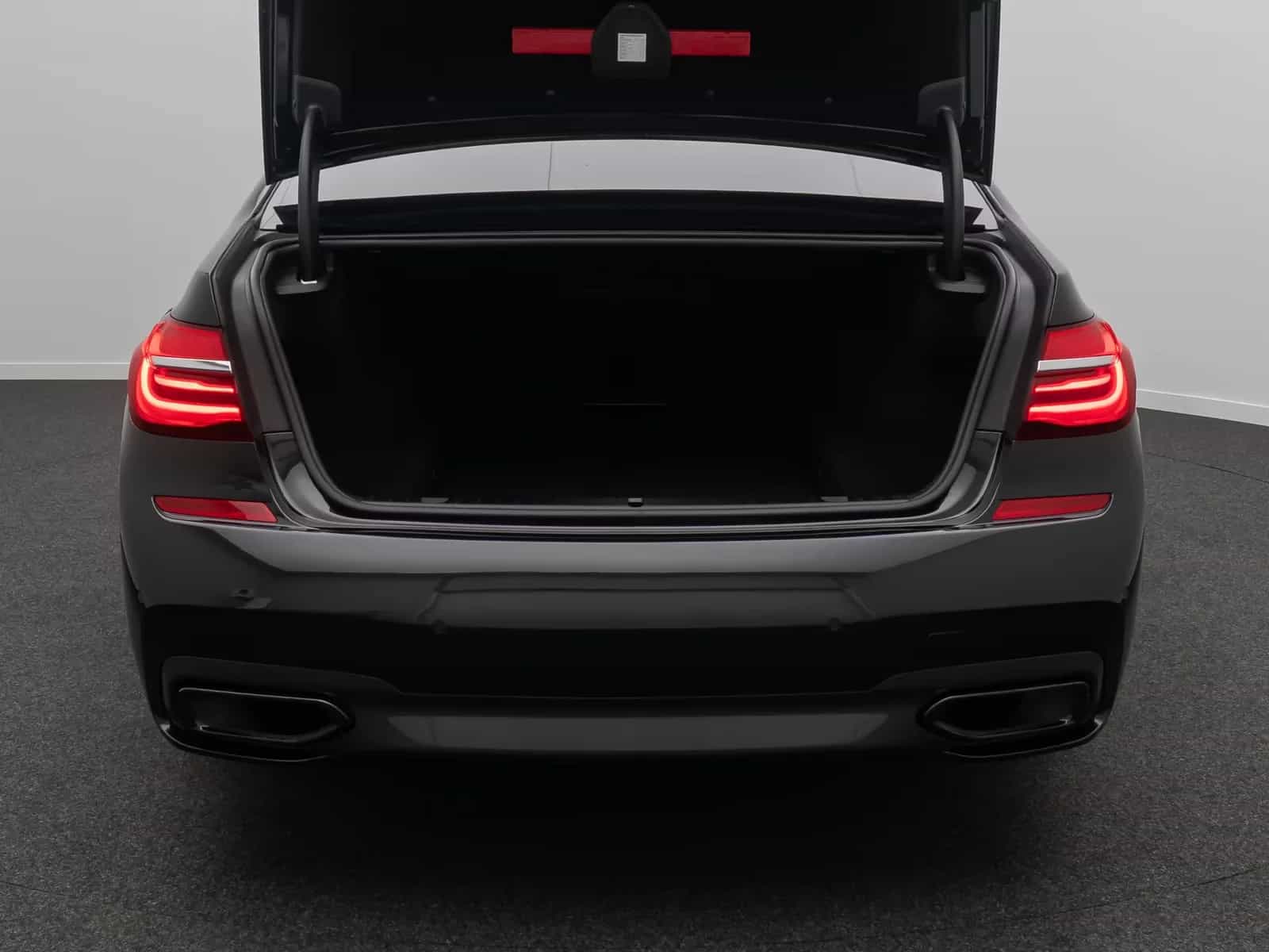 BMW 7 Series 04/2019-photo-12