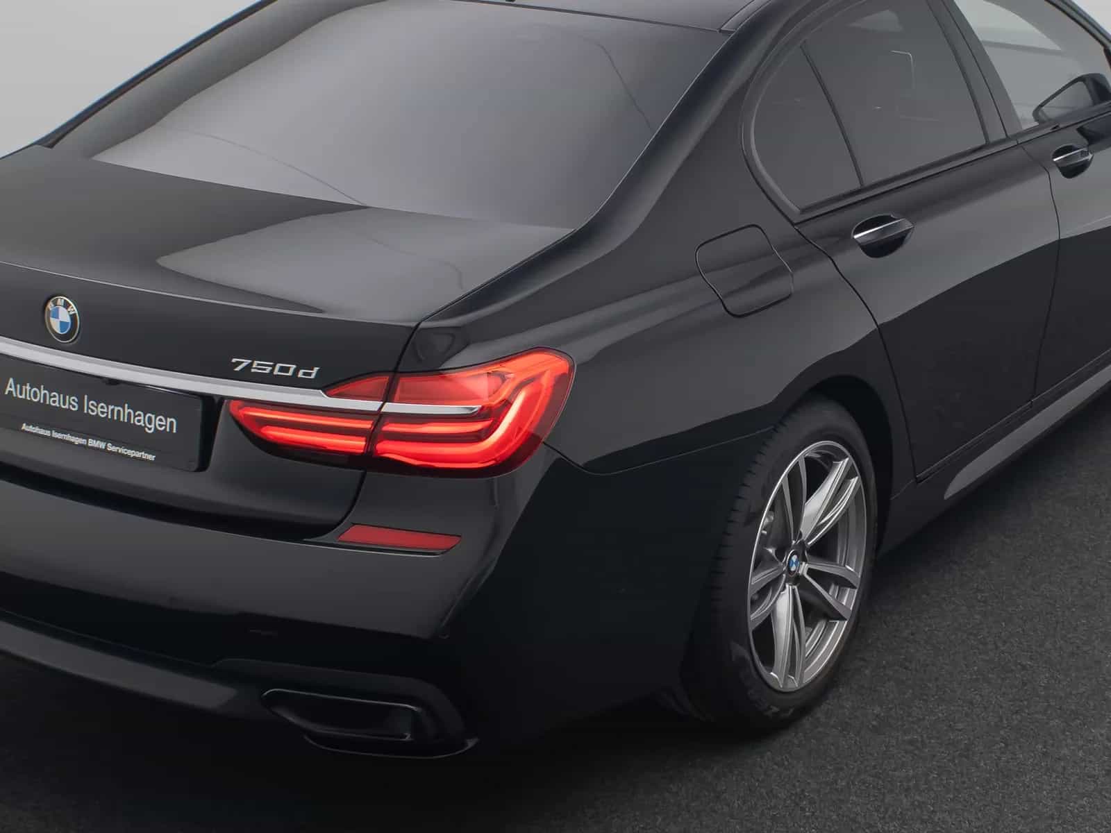 BMW 7 Series 04/2019-photo-15