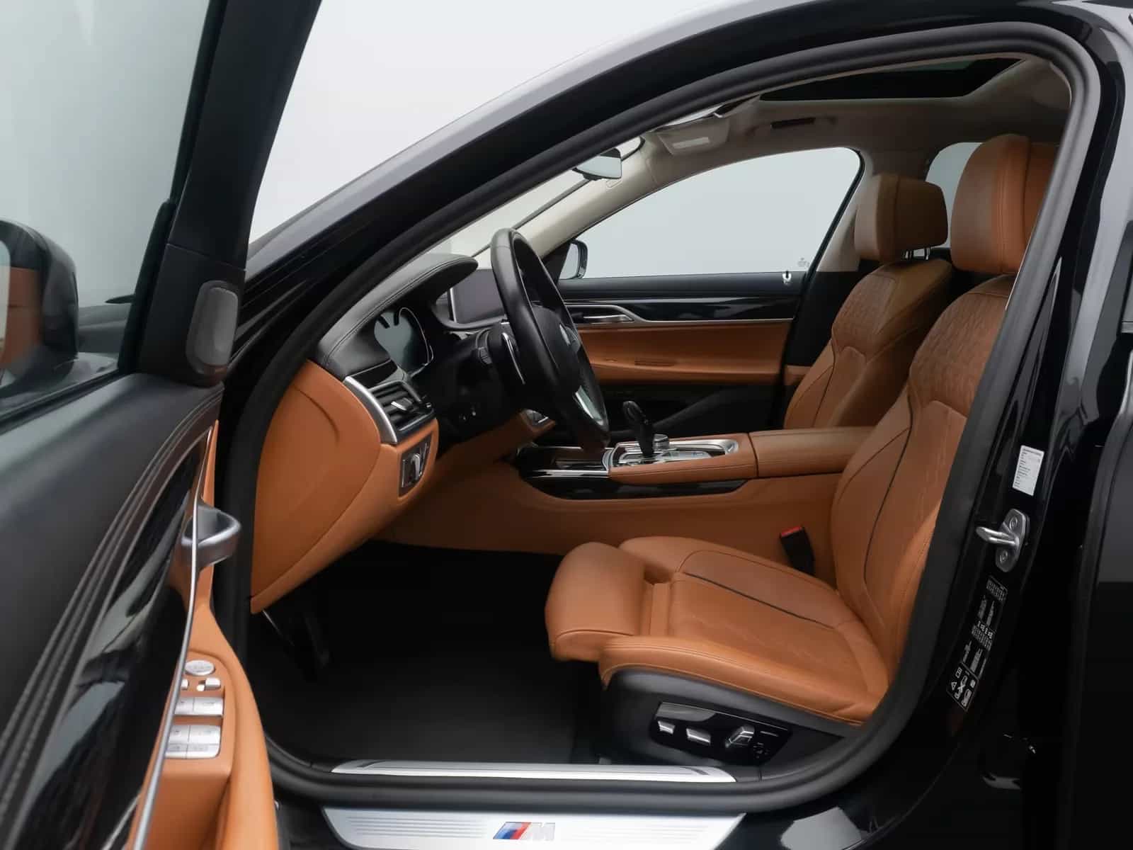 BMW 7 Series 04/2019-photo-18