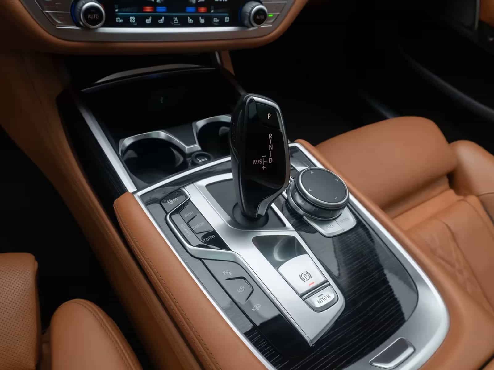 BMW 7 Series 04/2019-photo-21