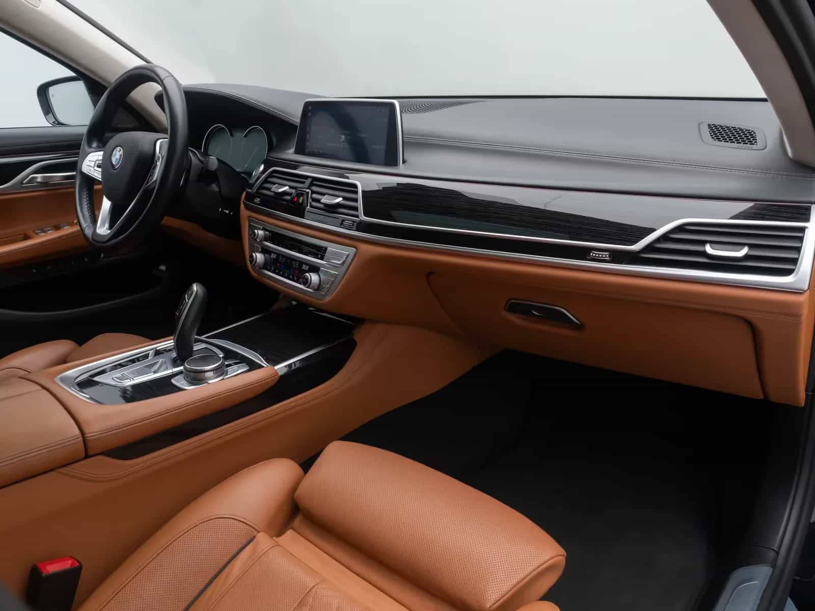 BMW 7 Series 04/2019-photo-22