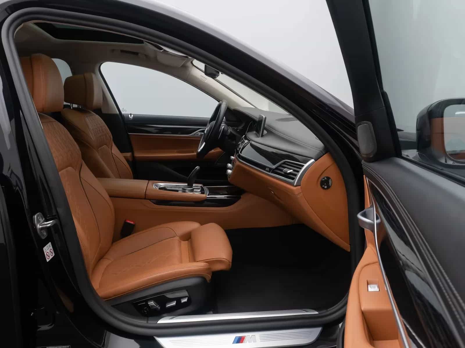 BMW 7 Series 04/2019-photo-23