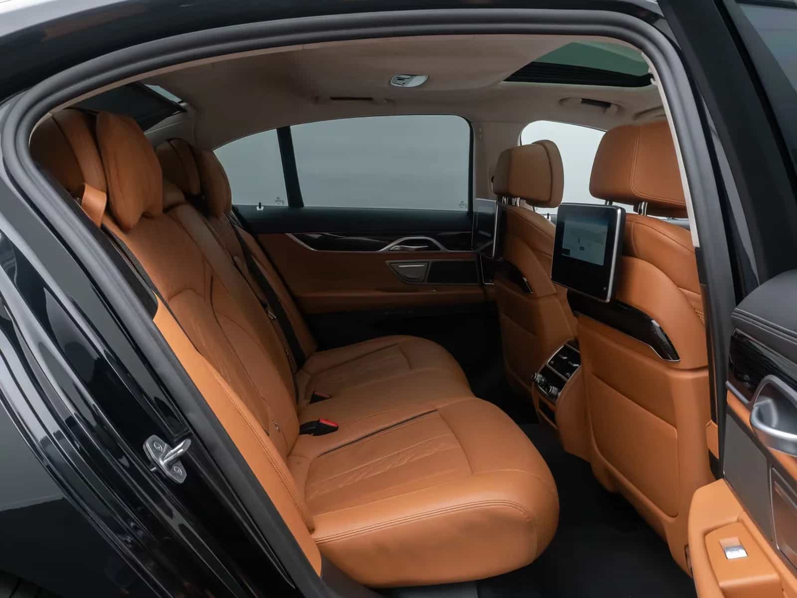 BMW 7 Series 04/2019-photo-25