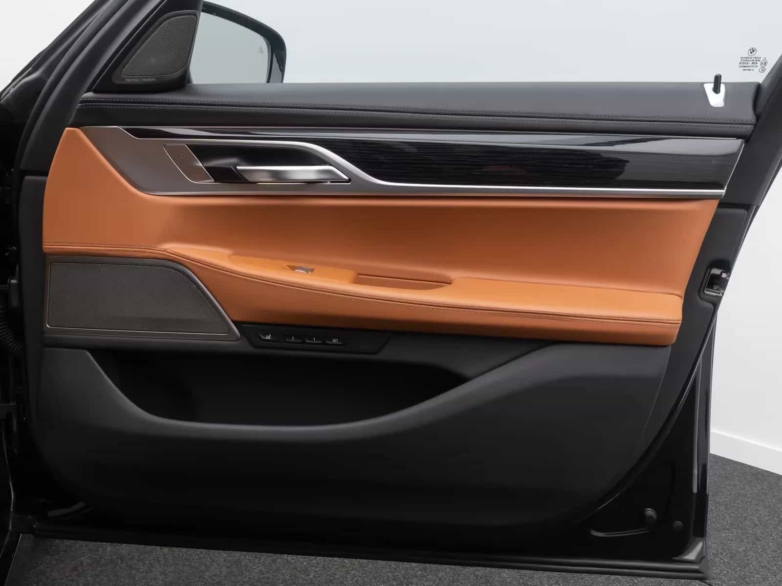 BMW 7 Series 04/2019-photo-31