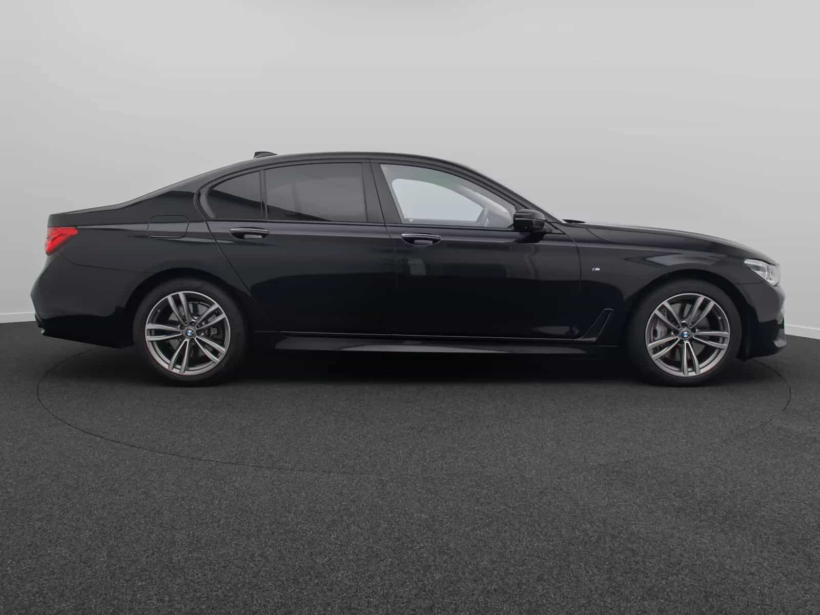 BMW 7 Series 04/2019-photo-4