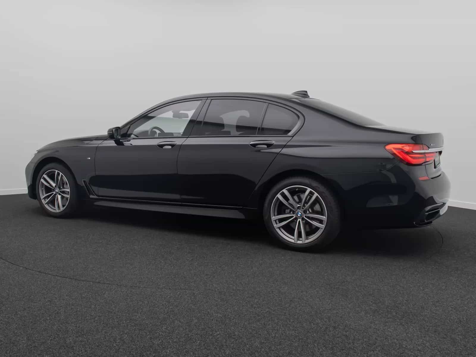BMW 7 Series 04/2019-photo-9